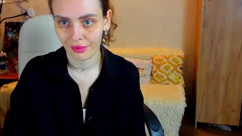 Snapshot of gloria_wood chatting on 06-18-26, 07:07 Gloria Wood online show from 06-18-26, 07:07