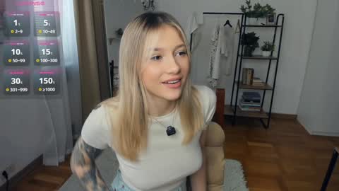 Snapshot of glossybabe_ chatting on 02-12-26, 08:09 Cherry online show from 02-12-26, 08:09