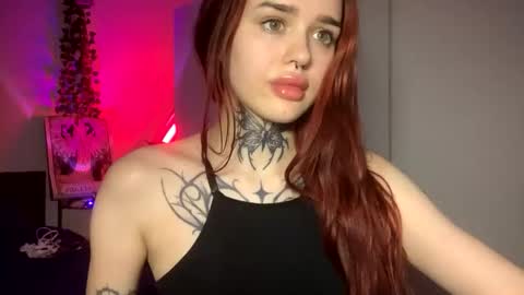 Snapshot of glossyrozie chatting on 01-08-26, 03:14 Rozie Red online show from 01-08-26, 03:14