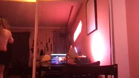 Snapshot of glow92 chatting on 09-23-25, 06:49 Glow Goddess online show from 09-23-25, 06:49