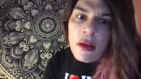 Snapshot of glow92 chatting on 09-30-25, 04:23 Glow Goddess online show from 09-30-25, 04:23