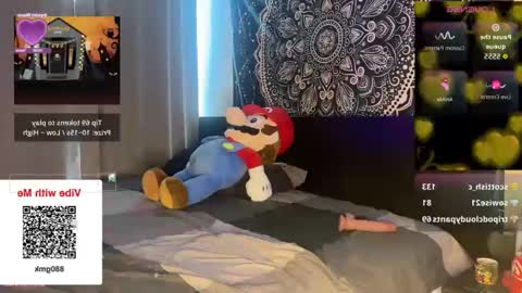 Snapshot of glow92 chatting on 10-18-25, 03:24 Glow Goddess online show from 10-18-25, 03:24