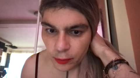 Snapshot of glow92 chatting on 12-16-25, 06:13 Glow Goddess online show from 12-16-25, 06:13