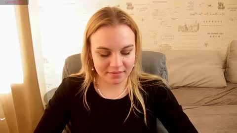 Snapshot of glow_margo chatting on 06-07-26, 01:10 Margo online show from 06-07-26, 01:10