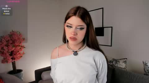 Sara online show from 04-13-26, 06:52