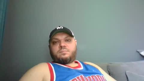 Snapshot of glusgan chatting on 03-06-25, 10:20 Your boy online show from 03-06-25, 10:20