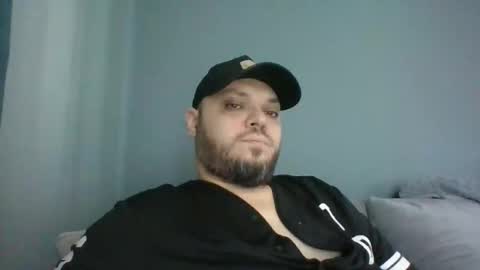 Snapshot of glusgan chatting on 09-16-25, 07:31 Your boy online show from 09-16-25, 07:31