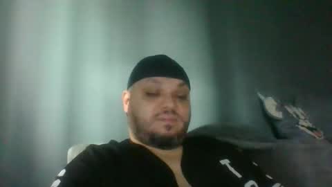 Snapshot of glusgan chatting on 10-27-25, 07:56 Your boy online show from 10-27-25, 07:56