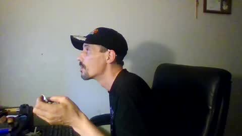 Snapshot of gmang4242 chatting on 07-11-26, 08:00 gmang4242 online show from 07-11-26, 08:00