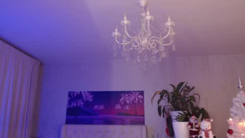 Snapshot of goddes_goldie chatting on 01-29-25, 07:00 Goldie online show from 01-29-25, 07:00