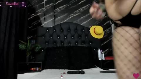 Snapshot of goddess_arethaozz chatting on 05-02-26, 02:05 Aretha online show from 05-02-26, 02:05