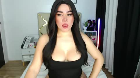 Lyka Fox online show from 10-28-25, 08:29