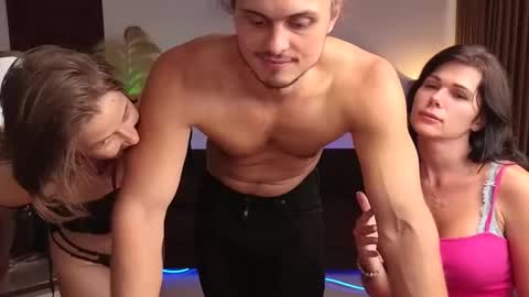   330 UTC2 girls   online show from 12-05-24, 06:21