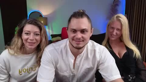 Snapshot of goddess_marylin chatting on 12-07-24, 03:14 330 UTC2 girls online show from 12-07-24, 03:14