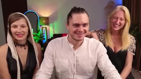 Snapshot of goddess_marylin chatting on 12-13-24, 03:38 330 UTC2 girls online show from 12-13-24, 03:38