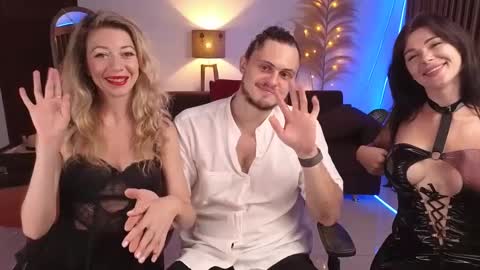 Snapshot of goddess_marylin chatting on 01-29-25, 03:22 330 UTC2 girls online show from 01-29-25, 03:22