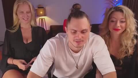 Snapshot of goddess_marylin chatting on 02-12-25, 03:18 330 UTC2 girls online show from 02-12-25, 03:18