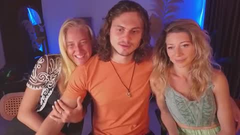 Snapshot of goddess_marylin chatting on 02-19-25, 03:50 330 UTC2 girls online show from 02-19-25, 03:50