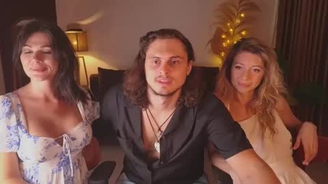 Snapshot of goddess_marylin chatting on 02-21-25, 02:50 330 UTC2 girls online show from 02-21-25, 02:50