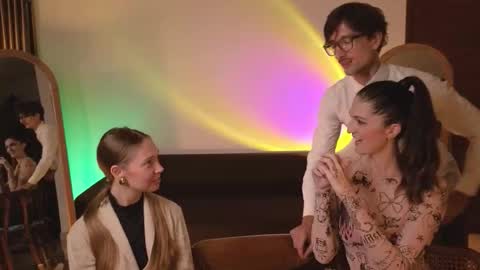 Snapshot of goddess_marylin chatting on 09-09-25, 03:17 330 UTC2 girls online show from 09-09-25, 03:17