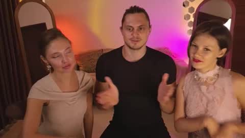 Snapshot of goddess_marylin chatting on 09-27-25, 03:44 330 UTC2 girls online show from 09-27-25, 03:44