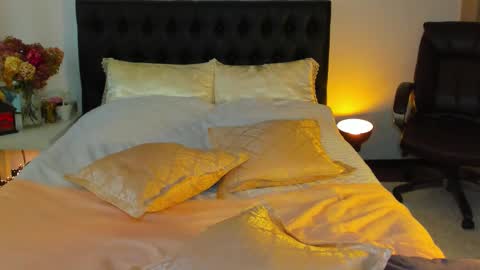 Snapshot of goddess_squirt_ chatting on 09-13-25, 02:33 Katrin online show from 09-13-25, 02:33