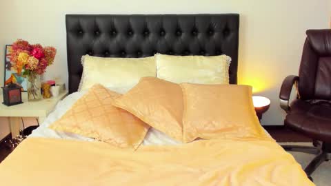 Snapshot of goddess_squirt_ chatting on 09-18-25, 03:41 Katrin online show from 09-18-25, 03:41