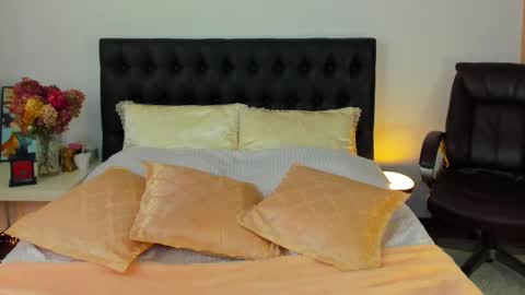 Snapshot of goddess_squirt_ chatting on 10-11-25, 05:39 Katrin online show from 10-11-25, 05:39