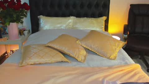 Snapshot of goddess_squirt_ chatting on 10-19-25, 12:22 Katrin online show from 10-19-25, 12:22