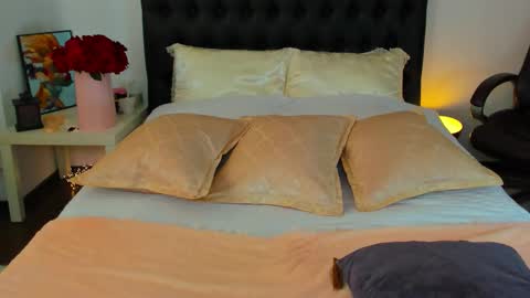 Snapshot of goddess_squirt_ chatting on 10-27-25, 04:27 Katrin online show from 10-27-25, 04:27