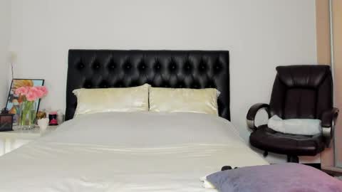 Snapshot of goddess_squirt_ chatting on 05-22-26, 02:30 Katrin online show from 05-22-26, 02:30