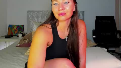 Snapshot of goddess_squirt_ chatting on 08-08-26, 02:14 Katrin online show from 08-08-26, 02:14