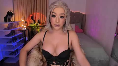 Snapshot of goddess_trans chatting on 02-19-26, 08:43 Contessa online show from 02-19-26, 08:43