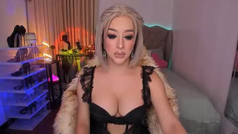 Snapshot of goddess_trans chatting on 02-26-26, 11:20 Contessa online show from 02-26-26, 11:20