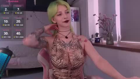 Snapshot of goddessakiko chatting on 07-10-26, 05:04 Akiko online show from 07-10-26, 05:04