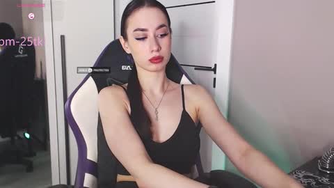 Snapshot of goddessemmmyy chatting on 02-08-26, 03:59 Goddess EmmaBratt princess online show from 02-08-26, 03:59