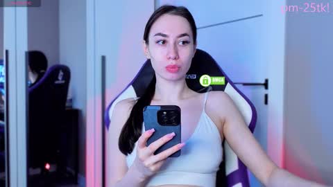 Snapshot of goddessemmmyy chatting on 02-22-26, 12:04 Goddess EmmaBratt princess online show from 02-22-26, 12:04