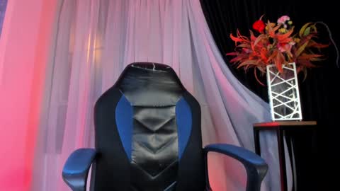 Snapshot of goddessjulieta chatting on 01-14-25, 12:54 Julieta online show from 01-14-25, 12:54