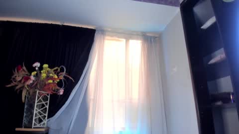 Snapshot of goddessjulieta chatting on 01-16-25, 10:34 Julieta online show from 01-16-25, 10:34