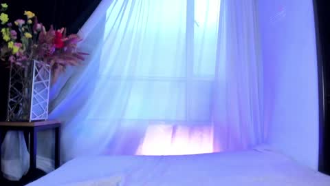 Snapshot of goddessjulieta chatting on 01-22-25, 10:15 Julieta online show from 01-22-25, 10:15