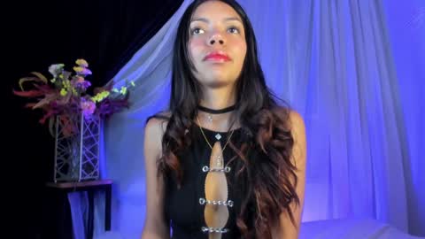 Snapshot of goddessjulieta chatting on 02-09-25, 01:33 Julieta online show from 02-09-25, 01:33