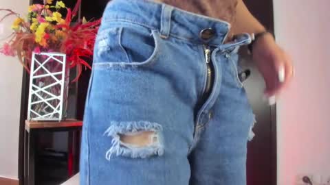 Snapshot of goddessjulieta chatting on 02-27-25, 07:26 Julieta online show from 02-27-25, 07:26