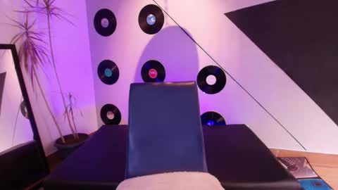 Snapshot of goddessjulieta chatting on 09-10-25, 07:58 Julieta online show from 09-10-25, 07:58