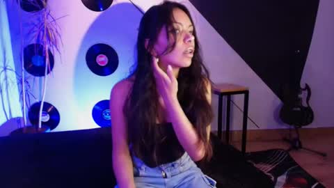 Snapshot of goddessjulieta chatting on 09-16-25, 07:15 Julieta online show from 09-16-25, 07:15