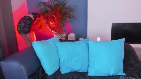 Snapshot of goddessjulieta chatting on 09-19-25, 07:25 Julieta online show from 09-19-25, 07:25