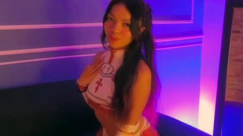 Snapshot of goddessjulieta chatting on 10-07-25, 07:00 Julieta online show from 10-07-25, 07:00