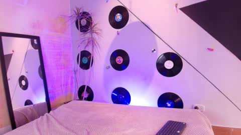 Julieta online show from 12-19-25, 07:10