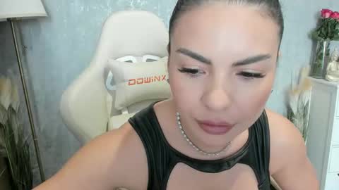 Snapshot of goddessmiaa chatting on 10-24-25, 09:17 Mistress online show from 10-24-25, 09:17