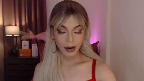 Snapshot of goddessmichaella chatting on 12-22-24, 02:38 Michaella online show from 12-22-24, 02:38
