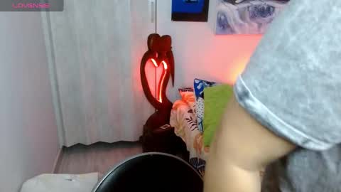  Naih Reyes online show from 10-13-25, 04:56